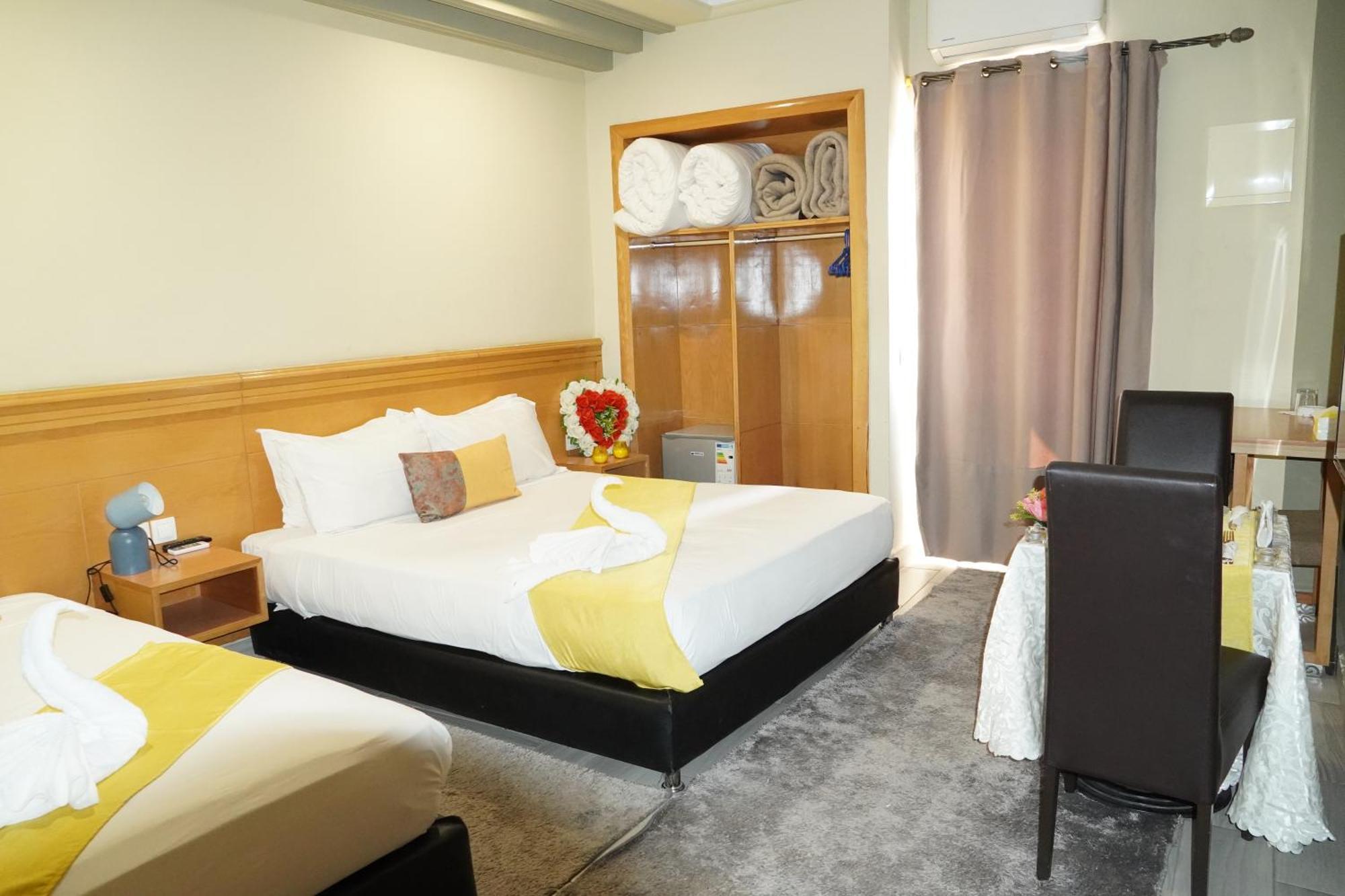 Hotel Golden Flora Beni Mellal Exterior photo